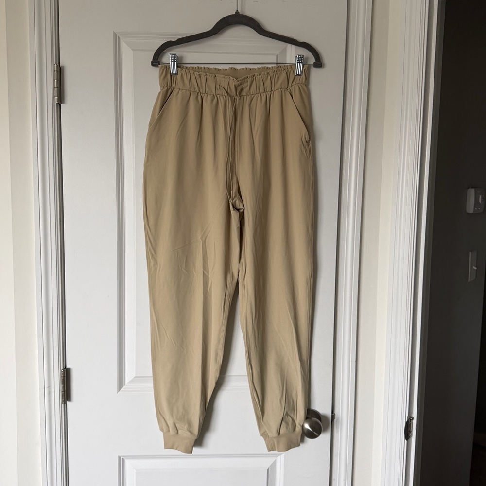 Lululemon Keep Moving Jogger in Trench